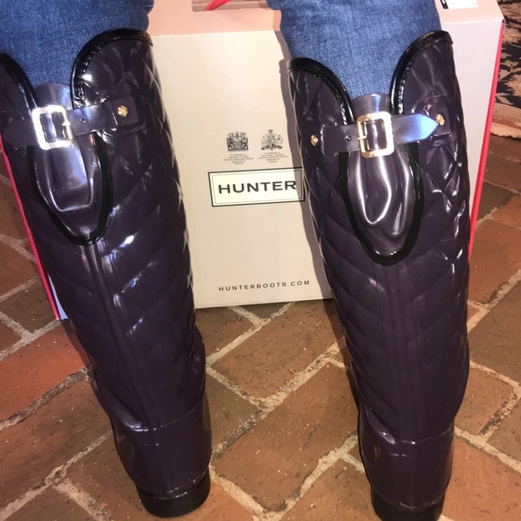 NIB Hunter Refined Gloss Quilt Tall boot aubergine - Picture 5 of 8